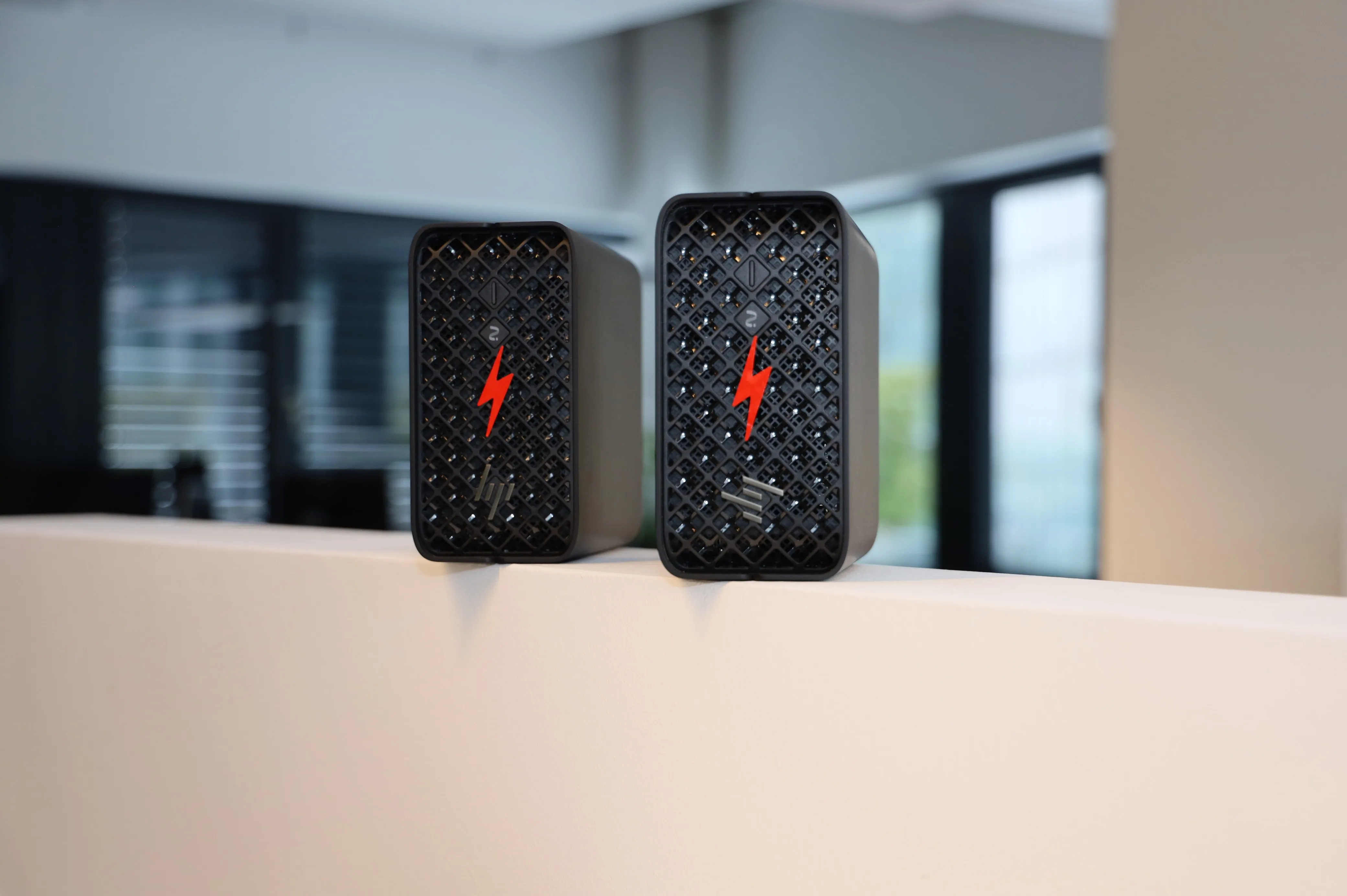 Zwei rzfz.ai Boxen nebeneinander — Hardware für Ihren lokalen KI-Stack